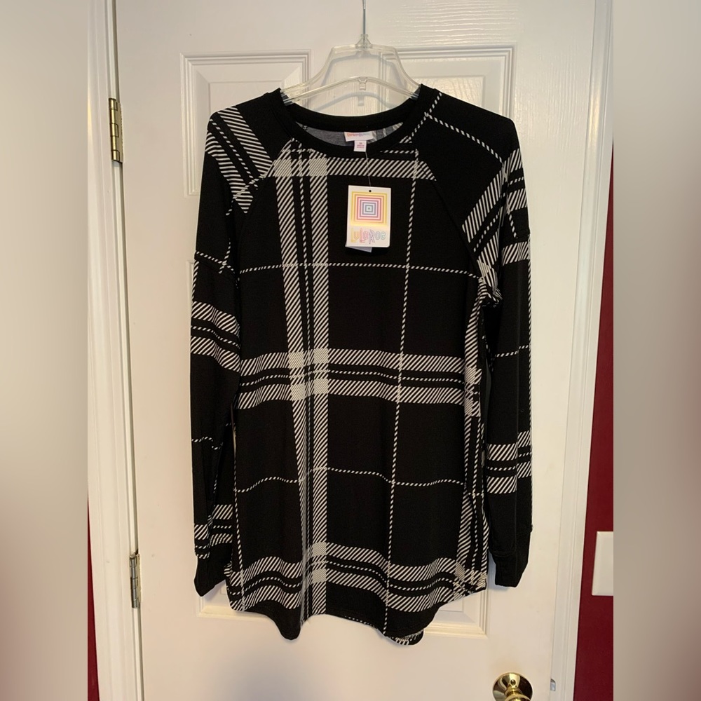 NWT: LuLaRoe “Erin” Raglan long-sleeve shirt.